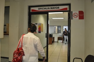 Contemplan reducir la nómina del Municipio de Gómez Palacio en un 20 por ciento en cuanto a empleados de confianza. (EL SIGLO DE TORREÓN)