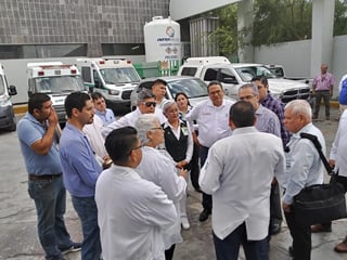 Diversos funcionarios del Hospital General de Zona No. 11 acompañaron a Javier Guerrero.