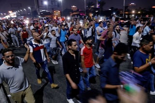 Una insólita protesta se produjo en la noche del viernes en El Cairo y otras ciudades de Egipto. (ARCHIVO)