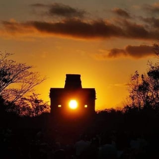 Esta zona maya, una de las más pequeñas de Yucatán, cuenta con varios monumentos y montículos así como un enorme cenote que guarda una seria de leyendas sobre la historia de los mayas. (ESPECIAL)