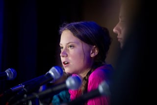 Alrededor de 16 niños, entre ellos las ambientalistas Greta Thunberg y Alexandria Villaseñor, presentaron una histórica queja oficial al Comité de los Derechos del Niño de Naciones Unidas para protestar por la falta de acción de los gobiernos frente a la crisis climática. (EFE)