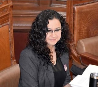Elisa Catalina Villalobos Hernández quien ocupa una curul plurinominal en el Congreso Local, ha sido señalada por votar en contra de reformas y puntos de acuerdo que Morena impulsa o busca impulsar.
(TWITTER)