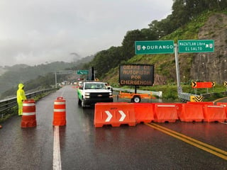 La supercarretera Durango-Mazatlán permanecerá cerrada por tiempo indefinido por la realización de reparaciones de emergencia. (ARCHIVO)