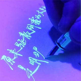 Investigadores en China han desarrollado una funda para el papel sobre la que se puede reescribir y que puede encriptar información secreta con un tipo de tinta hecha con agua. (ESPECIAL)