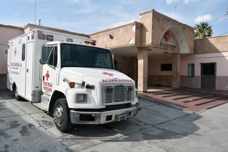 El afectado recibió los primeros auxilios por parte de elementos de la Cruz Roja de Gómez Palacio. (EL SIGLO DE TORREÓN)