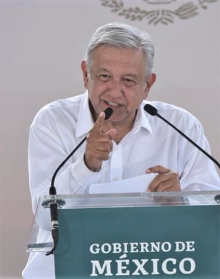 
Cuestionado de manera directa sobre si Ancira Elizondo es corrupto, López Obrador señaló que no se permitirá la corrupción a nadie, evadiendo una respuesta específica. (EL SIGLO COAHUILA)