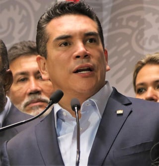 Alejandro Moreno expuso que en el futuro, las candidaturas a cargos de elección popular ya no se van a ganar acudiendo a las oficinas del PRI nacional o tocando puertas de políticos para que se conviertan en sus padrinos. (ARCHIVO)