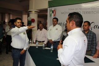 Toman protesta de David Cano Sánchez como el nuevo dirigente del Movimiento Territorial de Lerdo. (EL SIGLO DE TORREÓN)