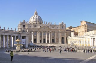 La oficina de prensa del Vaticano no dio detalles sobre el cateo y los decomisos, ni sobre la naturaleza de las acusaciones que los motivaron. (ARCHIVO)