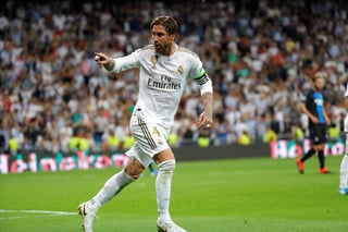Sergio Ramos encaminó con el primer gol al Real Madrid para empatar el marcador. (EFE)