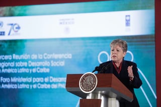 La secretaria ejecutiva Alicia Bárcena señaló que se necesita crecer al tres por ciento per cápita en América Latina. (ARCHIVO)