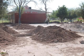 En tres diferentes planteles educativos de nivel básico, arrancó el Ayuntamiento de Matamoros las obras de colocación de techumbres. (EL SIGLO DE TORREÓN)