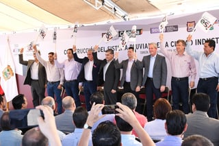El evento de arranque oficial estuvo a cargo del gobernador de Coahuila, Miguel Ángel Riquelme y del alcalde de Torreón, Jorge Zermeño. (FERNANDO COMPEÁN)