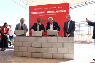 Apostándole a Coahuila y particularmente a Torreón, la empresa italiana Alfagomma inició su construcción ayer en el Parque Pymes de Mieleras. Estará lista para marzo 2020. (EL SIGLO DE TORREÓN/F. COMPEÁN)