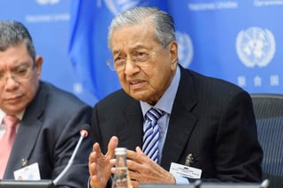 El primer ministro de Malasia, Mahathir Mohamad, pidió este viernes la renuncia de la jefa ejecutiva de Hong Kong, Carrie Lam. (ARCHIVO)