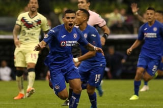 Celebra Orbelín Pineda tras anotar el cuarto gol en la victoria de Cruz Azul 5-2 sobre el América.