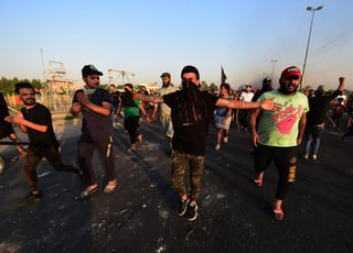 Al menos 104 personas han muerto y 6,107 han resultados heridas en los pasados cinco días de protestas que sacudieron Bagdad. (ARCHIVO)