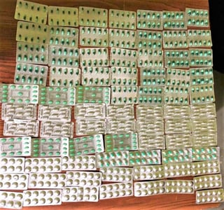Se decomisaron 810 dosis de medicina controlada, además de que se clausuraron otros dos comercios por violaciones a la Ley de Control de Tabaco. (ESPECIAL)