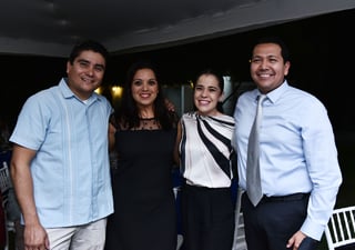 Roberto Dicochea, Mariana Valdés, Guadalupe Tricio y José Luis Terrotes.
