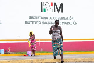 Los migrantes de 15 nacionalidades de África podrían regularizar su situación legal con la tarjeta de residencia permanente. (NOTIMEX)