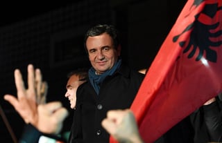 El líder opositor, Albin Kuri, proclamó la victoria de su partido en las elecciones parlamentarias anticipadas de Kosovo. (EFE)