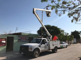 La Dirección de Servicios Públicos se encuentra realizando trabajos de reparación de luminarias en varios puntos de Lerdo. (EL SIGLO DE TORREÓN)