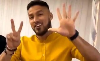 A través de redes sociales circula un video donde el paraguayo se encuentra en su festejo y hace un señas con las manos de un 'dos' y un 'cinco'. (ESPECIAL)