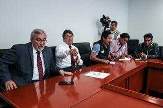 El coordinador parlamentario de Morena, Ricardo Monreal, dijo que el aún ministro Eduardo Medina Mora, le externó en una comunicación por medio de un amigo en común, que 'no desea' acudir al Senado para ampliar los motivos de la renuncia. (ARCHIVO)