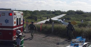 La aeronave, matrícula HB-MHS, había salido del Aeropuerto del Norte, en el municipio de Apodaca, cuando al parecer sufrió una falla mecánica, por lo que el piloto buscó un sitio para realizar un aterrizaje de emergencia. (EL UNIVERSAL)