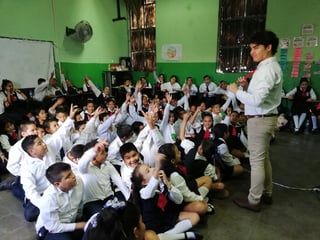 A los niños de la escuela primaria Benito Juárez les interesa conocer más sobre el tema del ahorro. (VIRGINIA HERNÁNDEZ)