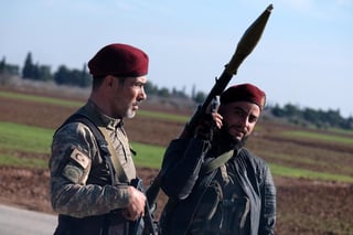El Ejército turco completó los preparativos para una operación contra las milicias kurdas en el noreste de Siria. (ARCHIVO)