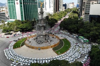 La corrupción en los trámites para taxistas que se registraba en la administración pasada del gobierno de la Ciudad de México, generaba ganancias de alrededor de mil 260 millones de pesos, denunció la jefa de Gobierno, Claudia Sheinbaum. (ARCHIVO)
