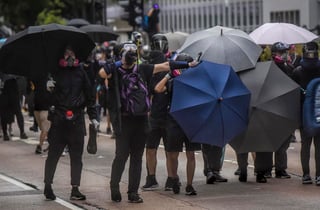Al menos 77 personas fueron detenidas en Hong Kong por violar la ley anti máscaras. (ARCHIVO)