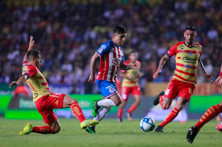 Chivas y Monarcas se enfrentaron en partido correspondiente a la Jornada 10 de la Liga MX. (ARCHIVO)