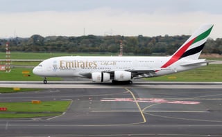 'Emirates pretende aprovecharse de un mercado que no le corresponde, violando la soberanía nacional y abriendo la puerta para que otras aerolíneas hagan lo mismo invadiendo el mercado mexicano y perjudicando a las aerolíneas nacionales', señala el comunicado. (ARCHIVO)