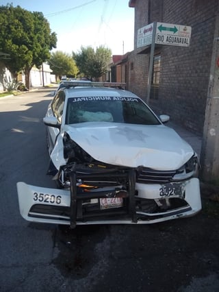 Conductora choca contra patrulla de la Policía Municipal de Torreón; no respetó el señalamiento de alto. (EL SIGLO DE TORREÓN)
