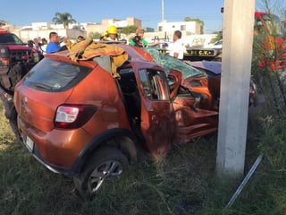 El accidente se registró alrededor de las 8:40 horas de este jueves sobre la carretera Torreón-San Pedro adentro de la plaza 505 sobre los carriles que dirigen de sur a norte. (EL SIGLO DE TORREÓN)