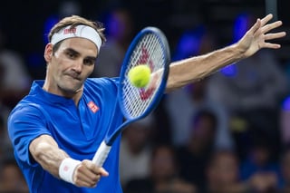 Los favoritos Novak Djokovic y Roger Federer clasificaron a los cuartos de final del Masters 1000 de Shanghái. (CORTESÍA)