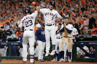 Los Astros de Houston lucen como favoritos en las casas de apuesta para lograr su boleto a la Serie Mundial. (AP) 