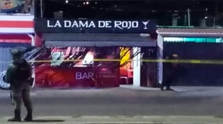 Las cuatro víctimas fueron atacadas a balazos cuando se encontraban dentro del bar 'La Dama de Rojo', ubicado en Cuatro Carriles. (AGENCIAS)