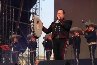 Empresario. No solo es un cantante reconocido, sino que desde hace décadas se dedica a llevar la tradición mexicana a EUA. (AGENCIAS) 
