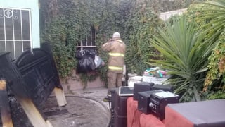 La mañana de este lunes se registró un incendio en un domicilio ubicado en la colonia Rosales del municipio de Gómez Palacio, no se reportaron personas lesionadas, solo daños materiales de consideración. (EL SIGLO DE TORREÓN)