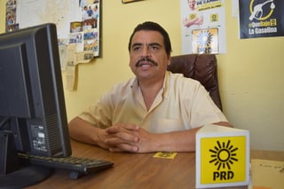 Cecilio Campos Jiménez, presidente del comité municipal del PRD en Gómez Palacio, consideró que los concesionarios del servicio público nunca han comprendido el concepto de modernización ni el derecho de preferencia del usuario que establece la Ley estatal de Transportes. (ARCHIVO)