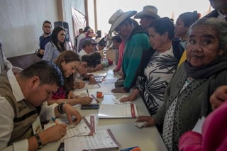 Desde inicios de mes, la Secretaría inició la dispersión de estos apoyos sociales en las comunidades de la zona rural y otros municipios de La Laguna. (ARCHIVO)