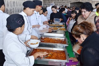 En esta edición, cada escuela participante aportará un total de 40 kilogramos de carne de puerco para alimentar a los asistentes. (EL SIGLO DE TORREÓN)