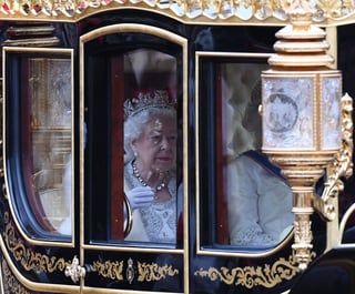 La reina Isabel II de Inglaterra insiste en que la prioridad del Gobierno es asegurar que Reino Unido concrete salida de la UE. (EFE)