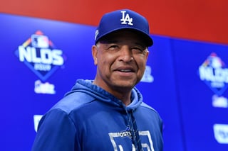 Dave Roberts ha sido duramente criticado por no haber ganado un título de Serie Mundial con los Dodgers de Los Ángeles. (AP) 