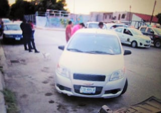 El accidente se registró cerca de las 18:40 horas del pasado lunes en el cruce de la calzada Las Cruces y la calle Villa Jardín. (EL SIGLO DE TORREÓN)
