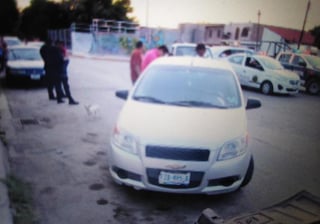 El vehículo señalado como responsable del accidente vial es un Chevrolet Aveo modelo 2012 color gris. (EL SIGLO DE TORREÓN)