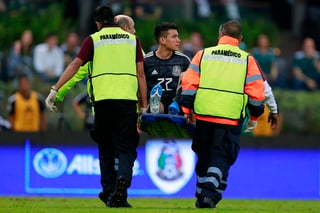 El futbolistas del Napoli, 'Chucky' Lozano, salió en camilla luego de un pisotón de un defensor panameño. (ARCHIVO)